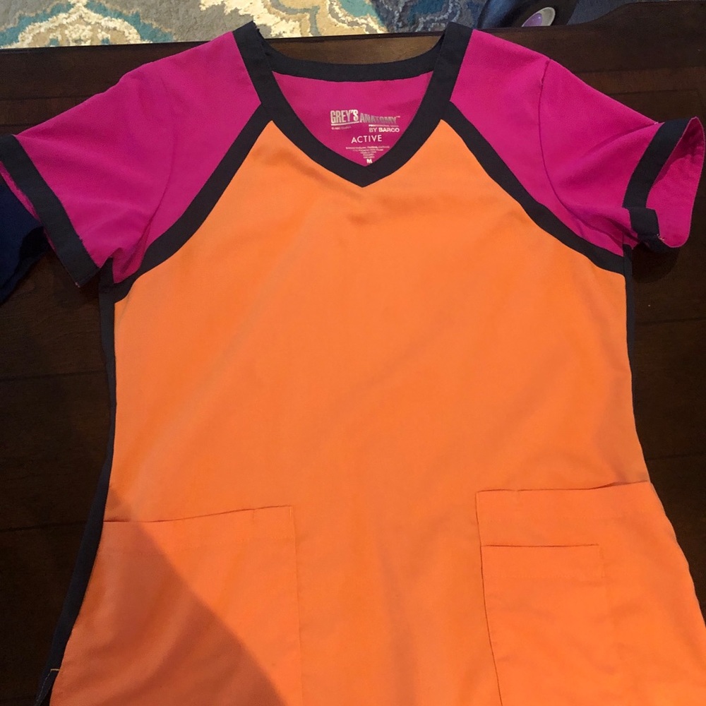 Grey’s Anatomy scrub tops size M